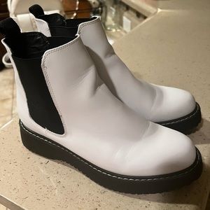 Madden girl chunky soul white “Chelsea” boots women’s 7
